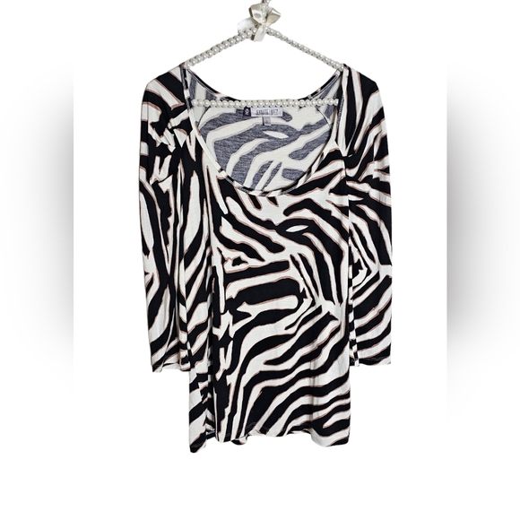 Jennifer Lopez Zebra print Modal blend 3/4 Sleeve Top Size Large - Picture 3 of 6